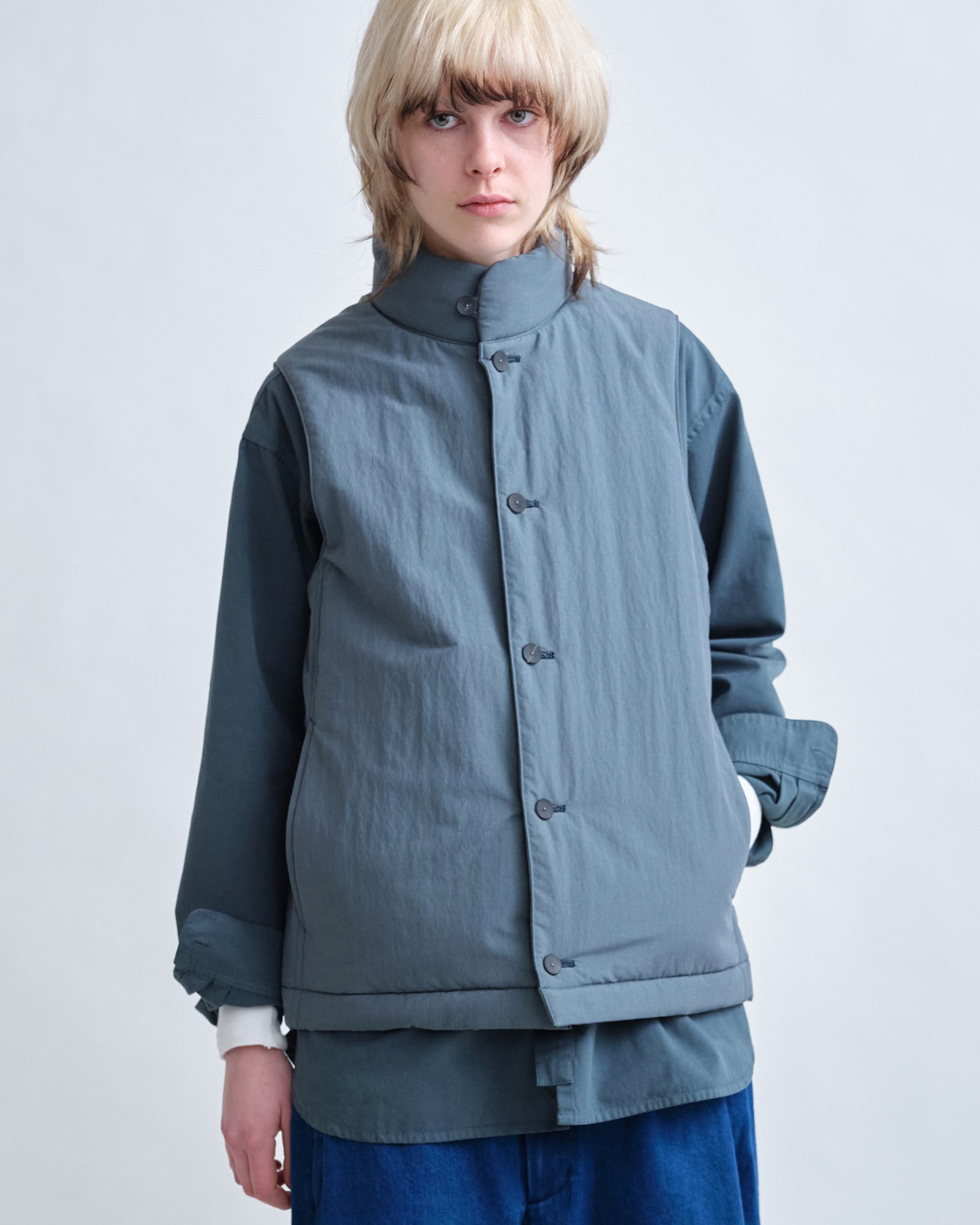 新品タグ付き　OUR洗えるボタンベスト ムースタッチ】洗える！ゴールド調ボタンニットベスト - ベルーナ【公式】